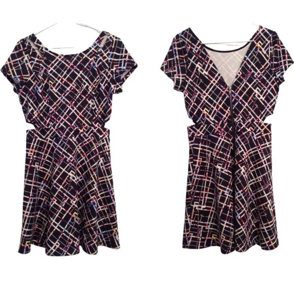 NEW Cut-Out Dress Material Girl Skater Style Mini Dress Black Geo Print SZ XL - Picture 2 of 16